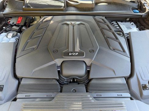 Certified 2025 Bentley Bentayga AWD/4WD image 13