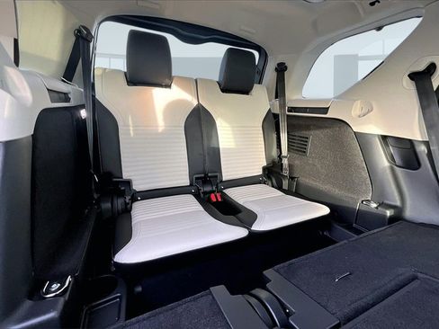 New 2026 Land Rover Discovery Limited Edition image 11