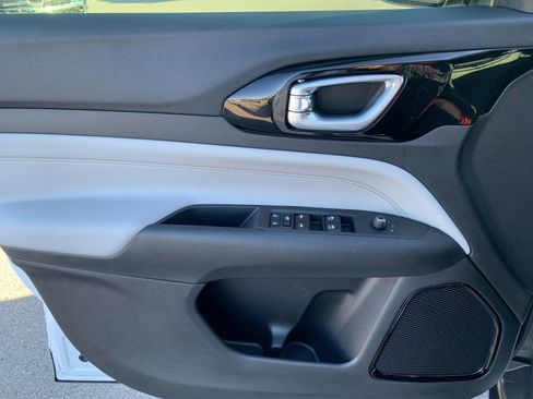 New 2026 Jeep Compass Limited image 11