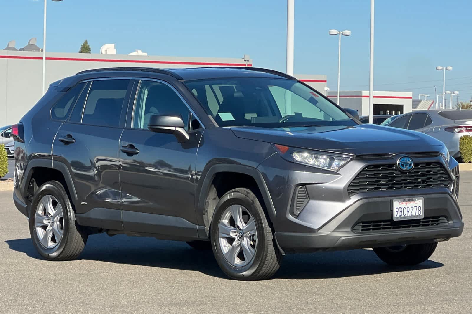 Certified 2022 Toyota RAV4 LE AWD/4WD image 5