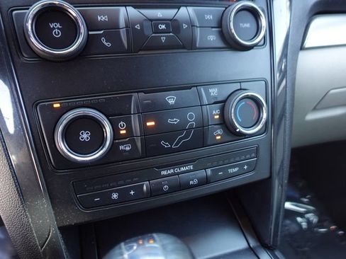 Used 2019 Ford Explorer XLT w/ Class III Trailer Tow Package FWD image 19