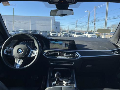 Used 2022 BMW X7 M50i w/ Cold Weather Package image 12