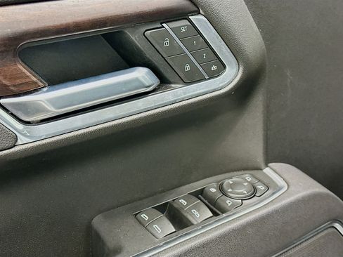 Used 2025 GMC Sierra 1500 SLT image 15