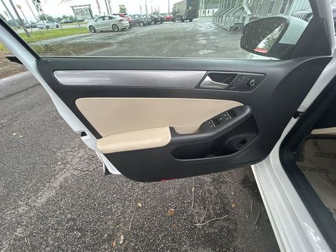 Used 2015 Volkswagen Jetta SE FWD image 12