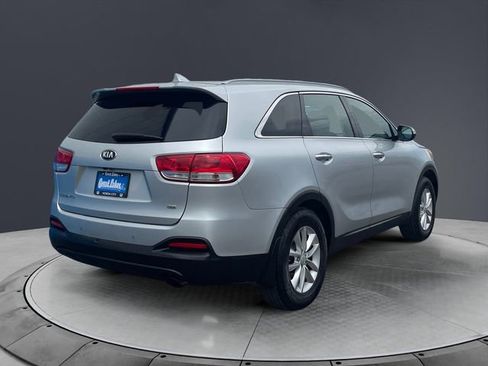 Used 2018 Kia Sorento FWD image 5