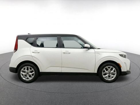 Used 2025 Kia Soul LX w/ LX Technology Package FWD image 10