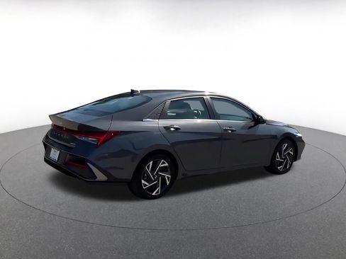 Used 2025 Hyundai Elantra Limited FWD image 15