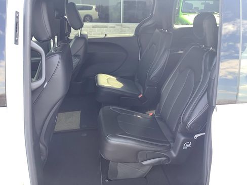 New 2026 Chrysler Pacifica Select image 10