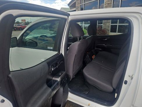 Used 2018 Toyota Tacoma TRD Off-Road image 18