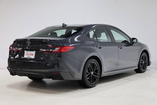 Used 2025 Toyota Camry SE FWD image 7