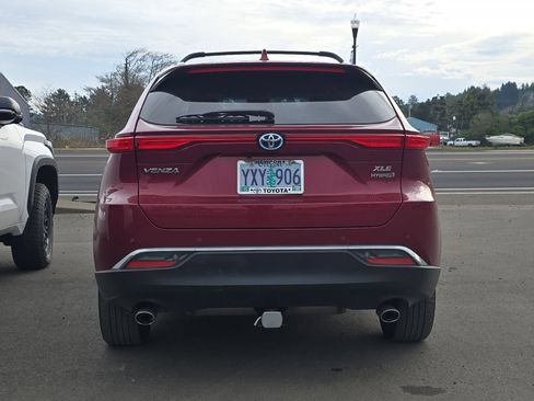 Used 2021 Toyota Venza image 5