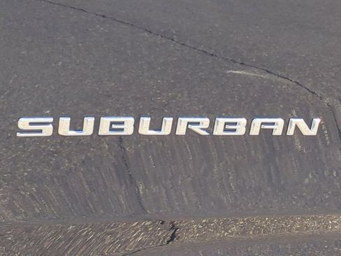 Used 2022 Chevrolet Suburban LT image 14