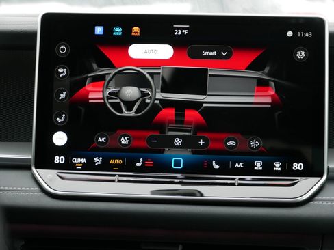 New 2025 Volkswagen Tiguan SE image 7