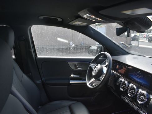 Used 2025 Mercedes-Benz GLA 250 image 21
