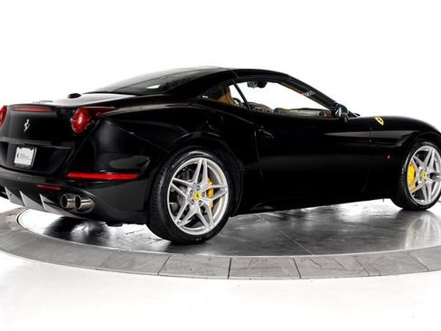 Used 2016 Ferrari California T RWD image 2