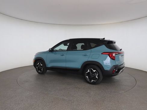 Used 2023 Honda HR-V LX image 9