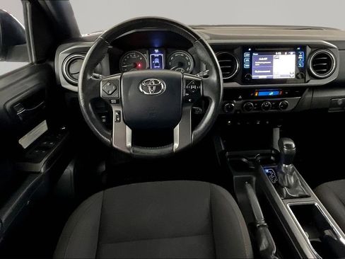 Used 2017 Toyota Tacoma TRD Off-Road w/ Premium & Technology Package image 8