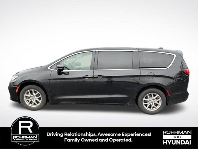 Used 2024 Chrysler Pacifica Touring-L FWD image 9