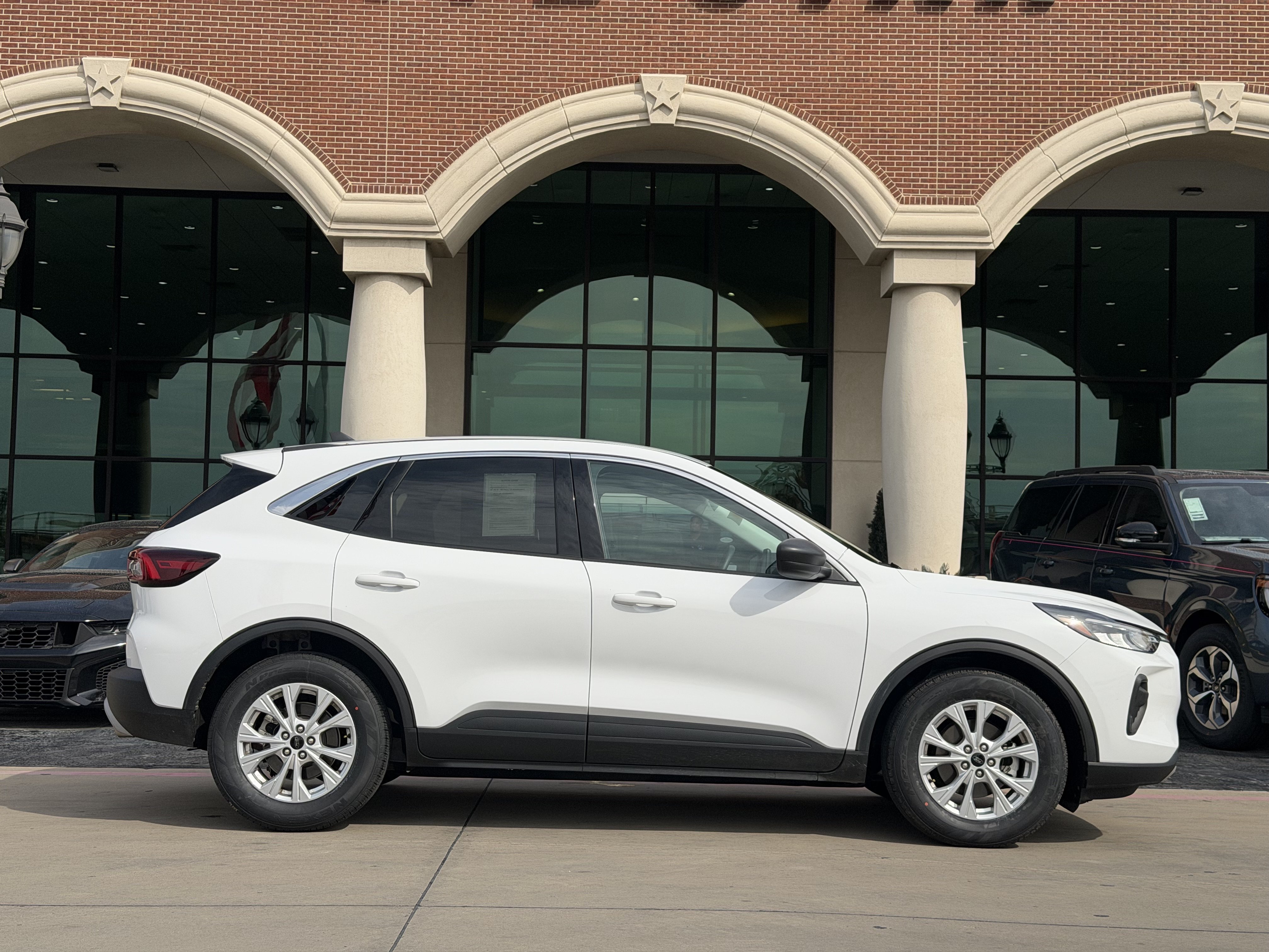 Used 2024 Ford Escape Active FWD image 3