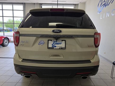 Used 2018 Ford Explorer XLT w/ Equipment Group 202A AWD/4WD image 12