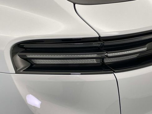 Used 2025 Porsche Macan 4 Electric image 16