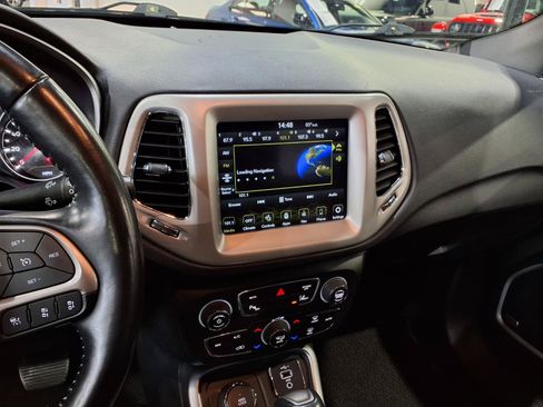 Used 2021 Jeep Compass Latitude w/ Sun and Sound Group AWD/4WD image 9