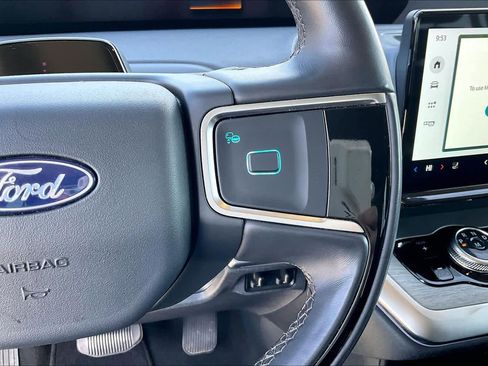 Used 2025 Ford Expedition Platinum image 24