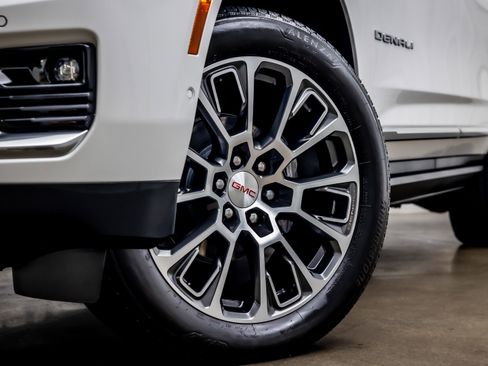 Used 2025 GMC Yukon Denali w/ Denali Reserve Package image 24