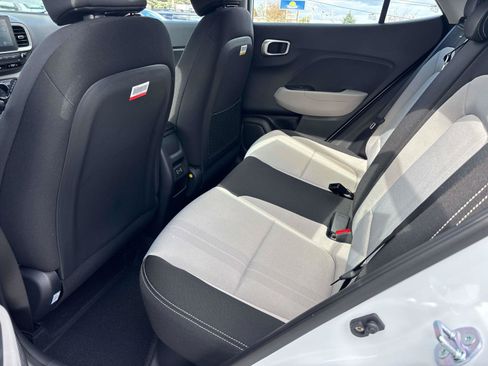 Used 2026 Hyundai Venue SEL FWD image 5