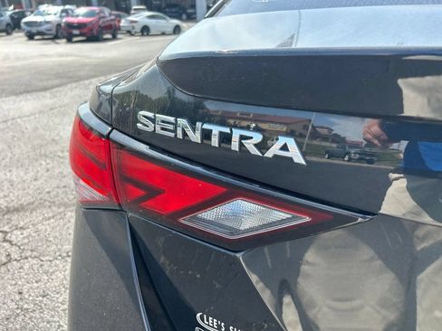 Used 2022 Nissan Sentra SR w/ SR Premium Package FWD image 12