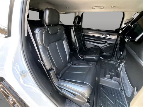 Used 2023 Jeep Grand Cherokee L Limited w/ Luxury Tech Group II RWD image 20