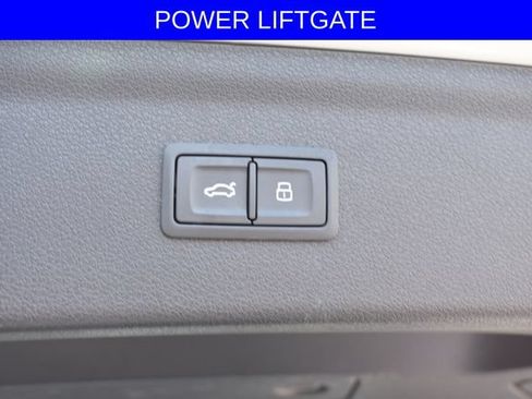 Used 2018 Audi Q3 2.0T Premium Plus w/ Premium Plus Package AWD/4WD image 9