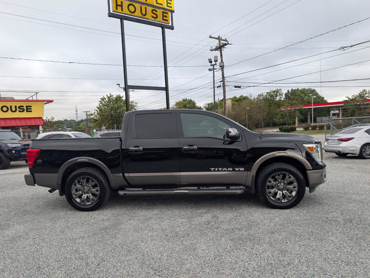 Used 2018 Nissan Titan Platinum Reserve w/ Platinum Utility Package RWD image 5