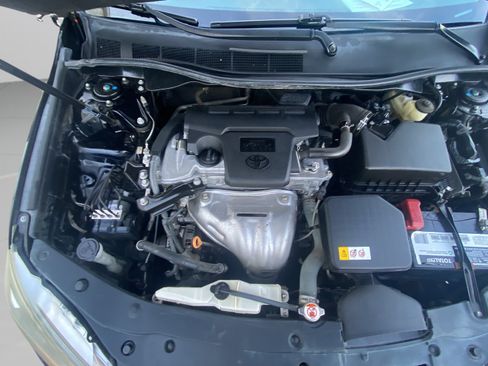 Used 2017 Toyota Camry SE w/ Moonroof Package FWD image 29