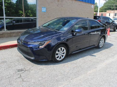 Used 2025 Toyota Corolla LE FWD image 3