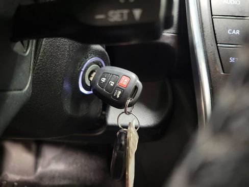 Used 2015 Toyota Camry SE FWD image 18