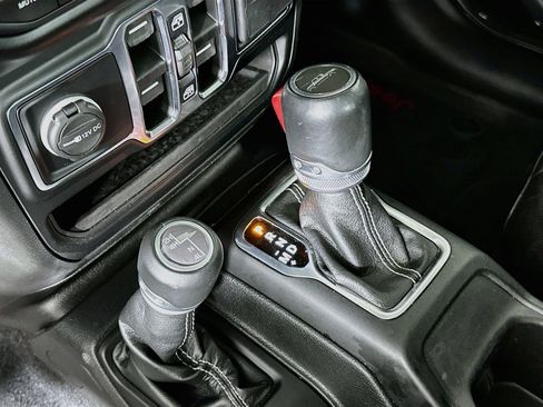 Used 2021 Jeep Gladiator Overland w/ Popular Equipment Package AWD/4WD image 24