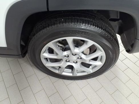 Used 2023 Jeep Compass Latitude AWD/4WD image 8