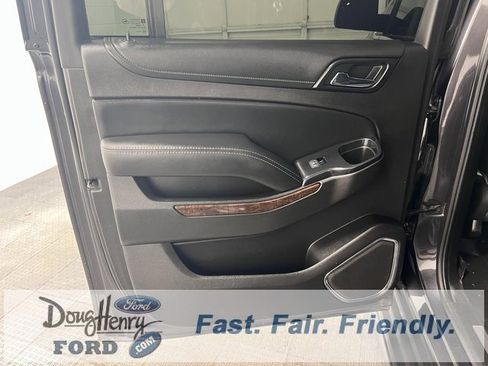 Used 2017 Chevrolet Suburban LT image 32