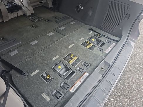 Used 2017 Toyota Sienna XLE Premium image 9