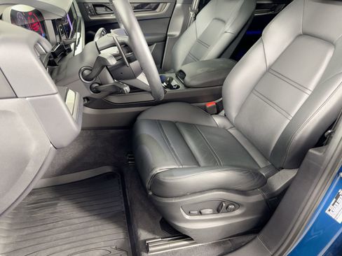 Certified 2025 Porsche Cayenne Coupe image 5