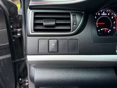 Used 2016 Toyota Camry SE image 16