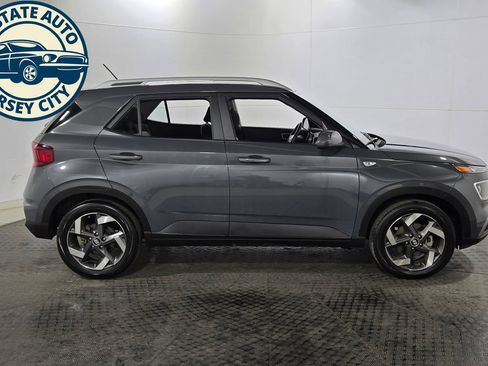 Used 2026 Hyundai Venue SEL FWD image 8
