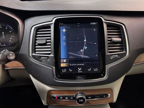 Used 2021 Volvo XC90 T6 Momentum w/ Climate Package image 27