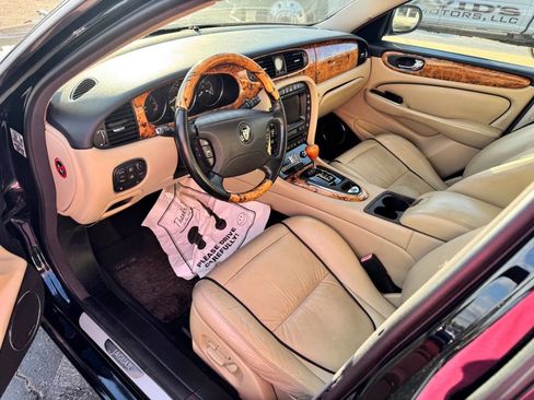 Used 2007 Jaguar XJ8 L image 7