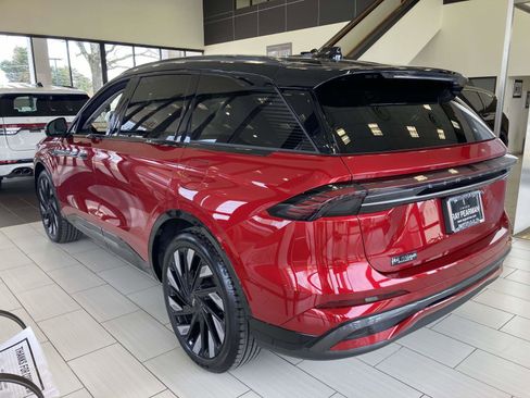 Used 2026 Lincoln Nautilus Reserve image 6