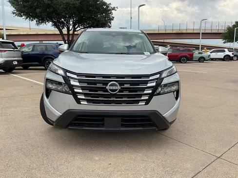 Used 2025 Nissan Rogue SV FWD image 2