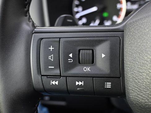 Used 2025 Nissan Rogue SV AWD/4WD image 34