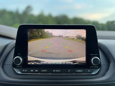 Used 2022 Nissan Rogue S FWD image 17