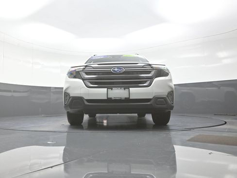 Used 2025 Subaru Forester Premium AWD/4WD image 10